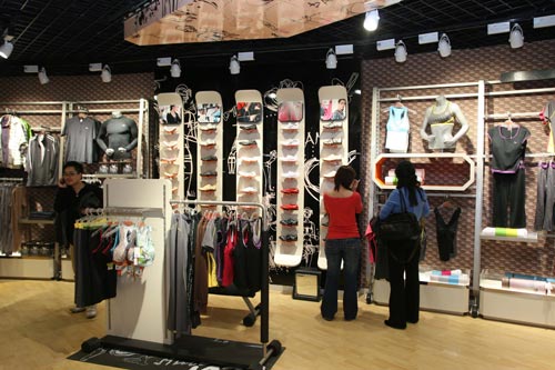浩沙健身、瑜伽、服饰一站式体验店开幕(图)