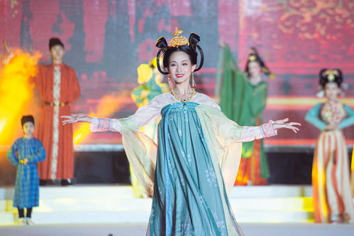浙江杭州 夏夜里的亚运服饰秀