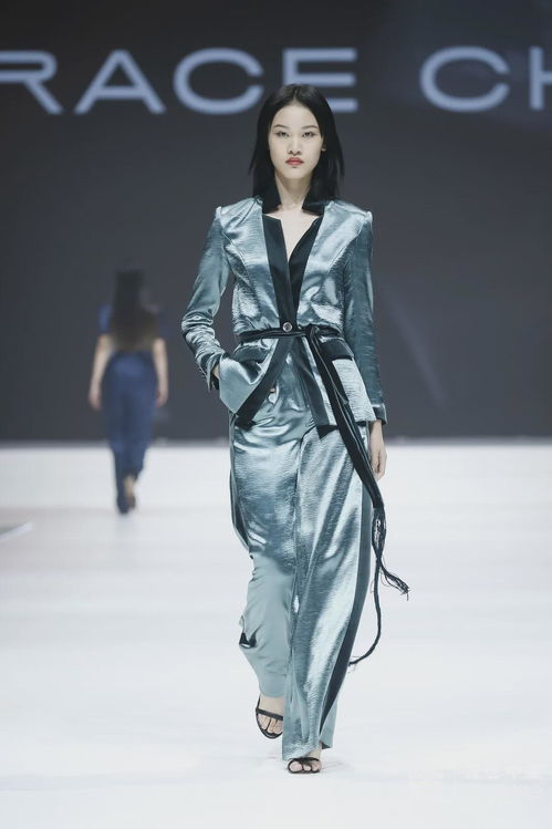 华服之夜完美收官 以新锐设计传承中华民族服饰文化