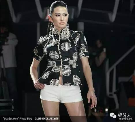 迷人的蒙古族服饰