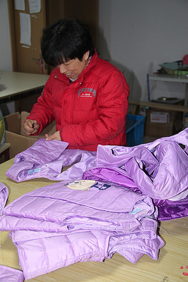 专供淘品牌来图来样包工包料羽绒服生产线 价格、厂家与加工优势